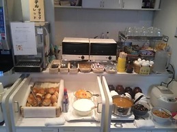 Hamilton Hotel Black