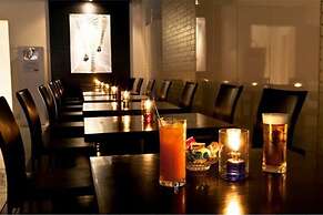 Hamilton Hotel Black