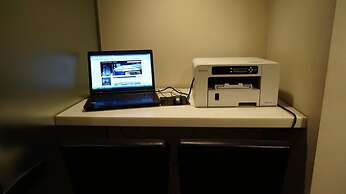 Hamilton Hotel Black