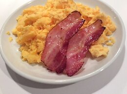 Hamilton Hotel Black