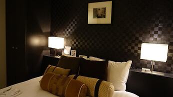 Hamilton Hotel Black