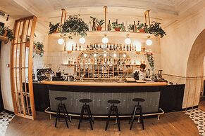 Hotel 52