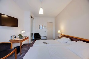 BRIT HOTEL CONFORT BAGNOLES NORMANDIE