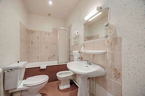 BRIT HOTEL CONFORT BAGNOLES NORMANDIE