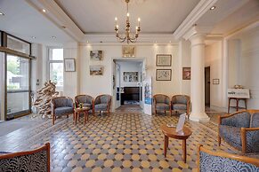 BRIT HOTEL CONFORT BAGNOLES NORMANDIE