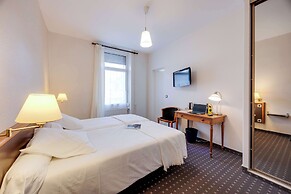 BRIT HOTEL CONFORT BAGNOLES NORMANDIE
