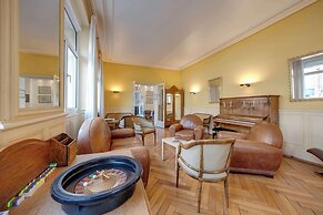 BRIT HOTEL CONFORT BAGNOLES NORMANDIE