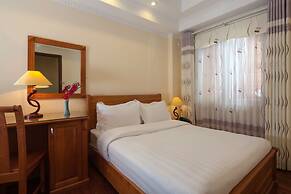 Lucky 3 Hotel & Travel