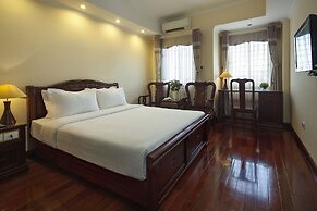 Lucky 3 Hotel & Travel