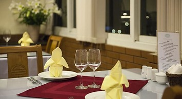 Lucky 3 Hotel & Travel