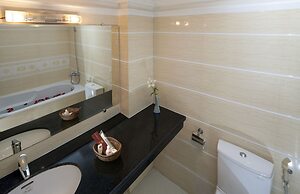 Lucky 3 Hotel & Travel