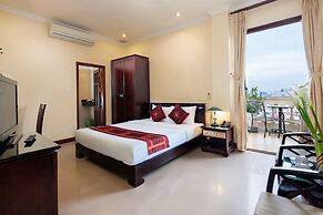 Lucky 3 Hotel & Travel