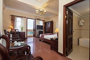 Lucky 3 Hotel & Travel