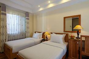 Lucky 3 Hotel & Travel