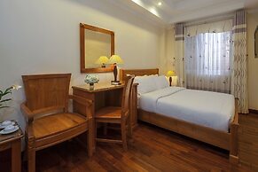 Lucky 3 Hotel & Travel