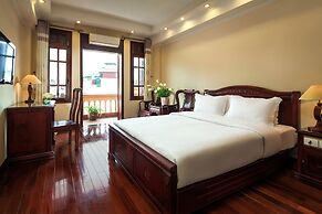 Lucky 3 Hotel & Travel