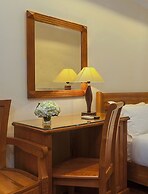 Lucky 3 Hotel & Travel