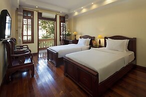 Lucky 3 Hotel & Travel