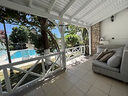 Moonshine Hotel & Suites