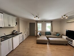 Moonshine Hotel & Suites