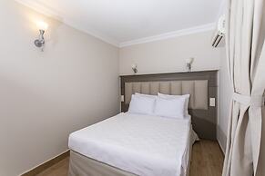 Moonshine Hotel & Suites