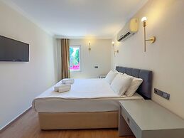 Moonshine Hotel & Suites
