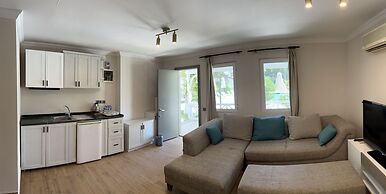 Moonshine Hotel & Suites