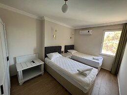 Moonshine Hotel & Suites