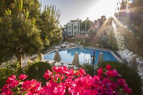 Moonshine Hotel & Suites