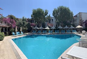 Moonshine Hotel & Suites