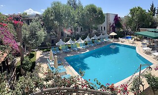 Moonshine Hotel & Suites