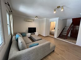 Moonshine Hotel & Suites