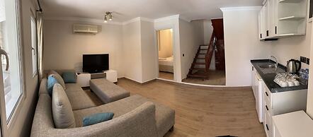 Moonshine Hotel & Suites