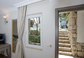 Moonshine Hotel & Suites