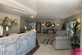 Moonshine Hotel & Suites