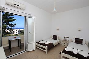 Iraklis Studios & Apartments