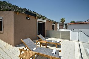 Iraklis Studios & Apartments