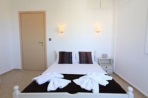 Iraklis Studios & Apartments