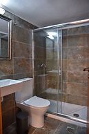 Iraklis Studios & Apartments