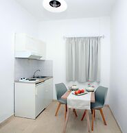 Iraklis Studios & Apartments