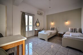 Iraklis Studios & Apartments