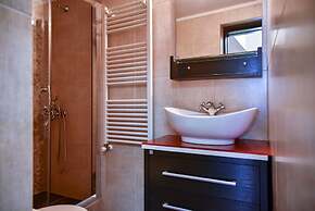 Iraklis Studios & Apartments