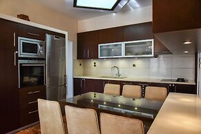 Iraklis Studios & Apartments