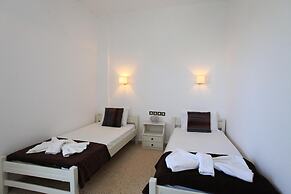 Iraklis Studios & Apartments