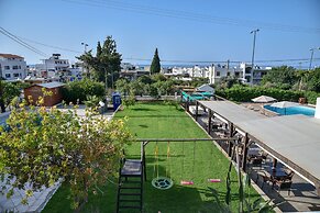 Iraklis Studios & Apartments