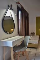 Iraklis Studios & Apartments