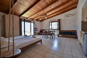 Iraklis Studios & Apartments