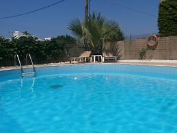 Iraklis Studios & Apartments