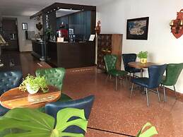 Hotel Blasón Junior