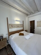 Antico Mondo Rooms & Suites